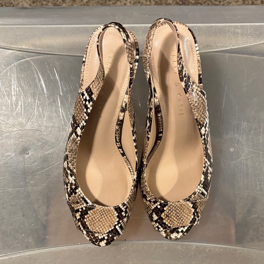 Kelly & Katie Black and Cream Snakeskin Heels